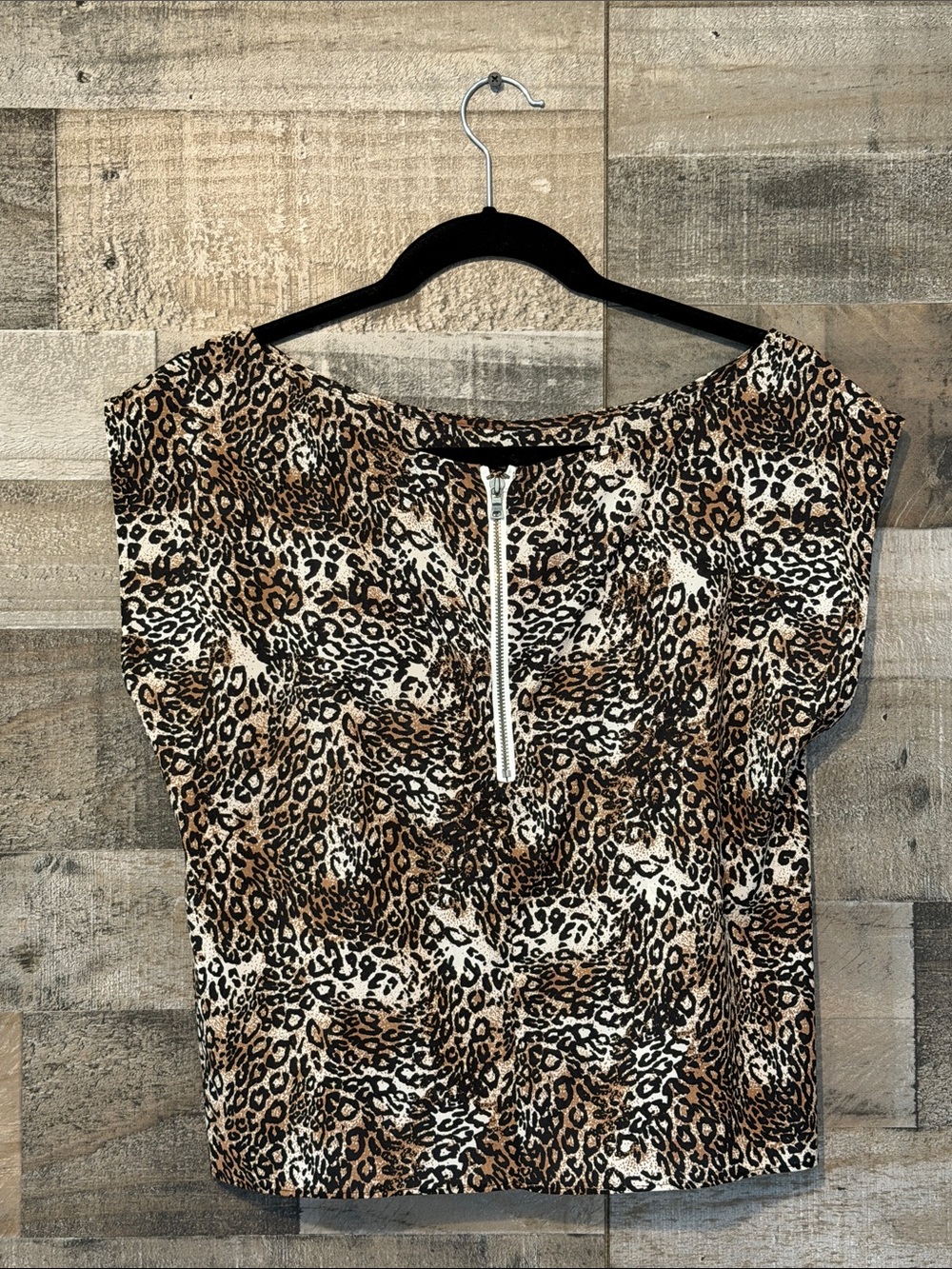 Alice + Olivia Leopard Print Top, Size M - Picture 15 of 16